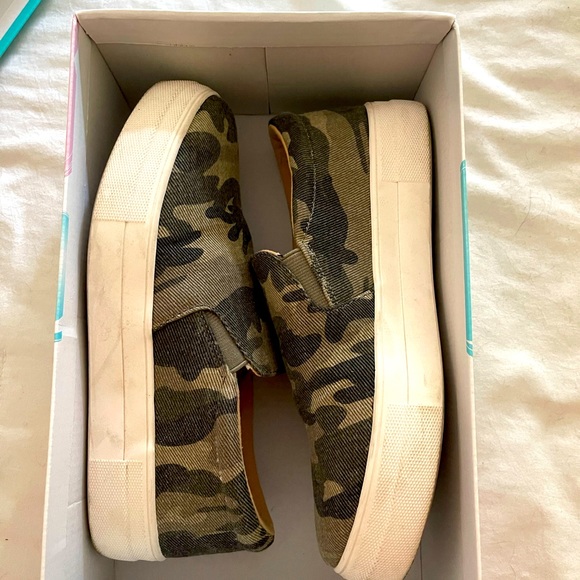 Soda Hike Women's Flat Slip On - Camouflage - Picture 1 of 6